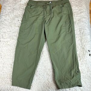 Columbia Woodland Hills Ladies' Cargo, Roll Up Pant, Green, Size XL